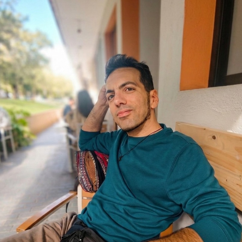 Carlos Vega en retrato en blanco y negro